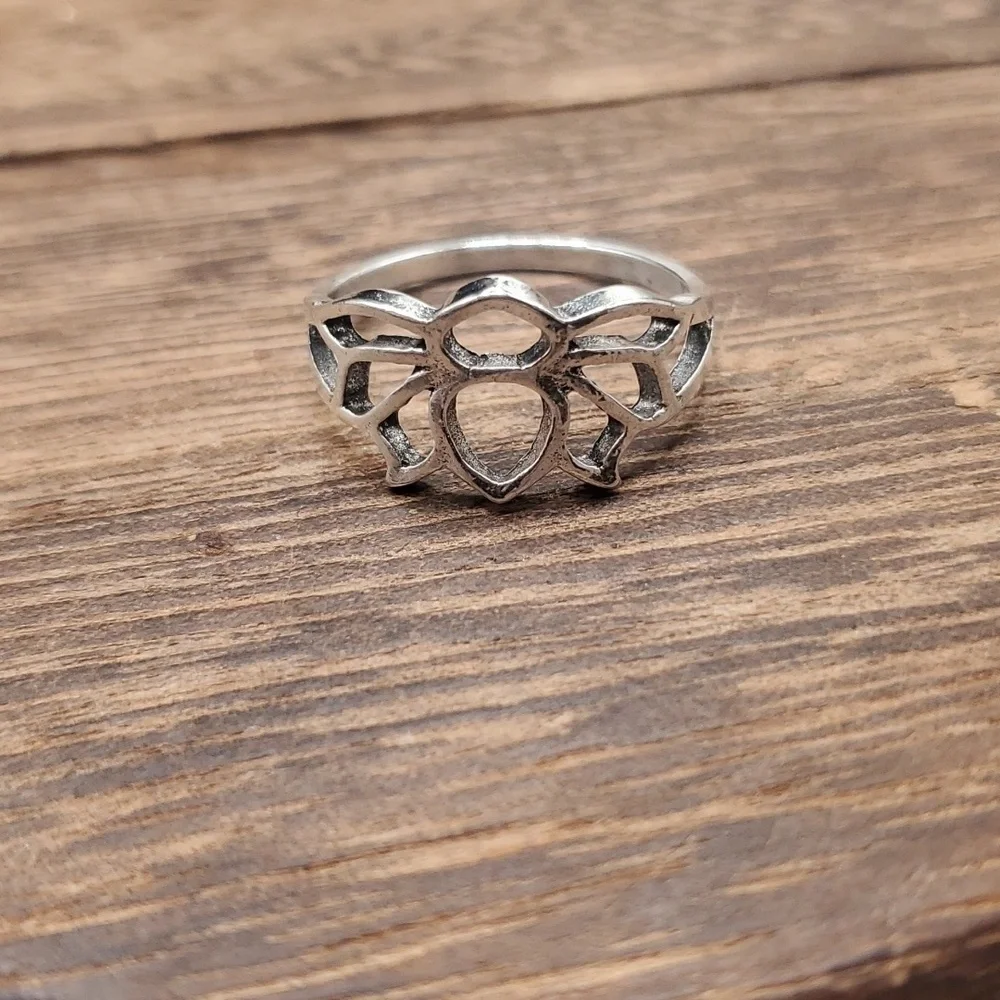 R167 bumble bee 🐝  ring sterling 925‎ Size 8.5